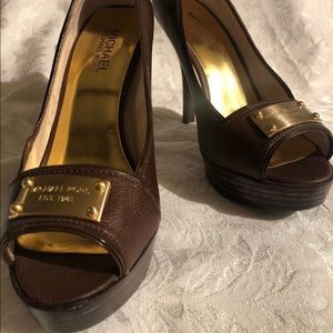 Michael Kors 6 M Brown Leather peep toe heels